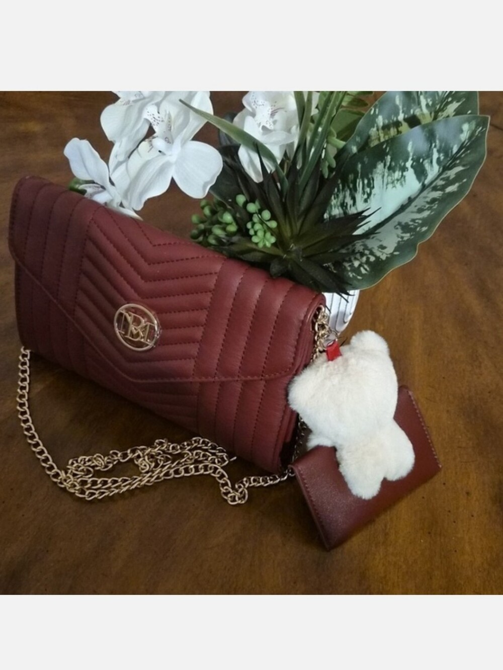 Badgley Mischka 2 Pc  Quilted Burgundy Crossbody with Gold Chain and Coin Purse - Picture 9 of 11